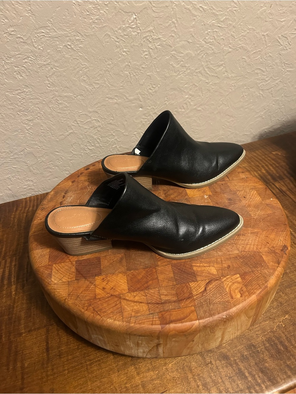Universal Thread Black Mule Slides with Tan Stacked Heel - Picture 2 of 8